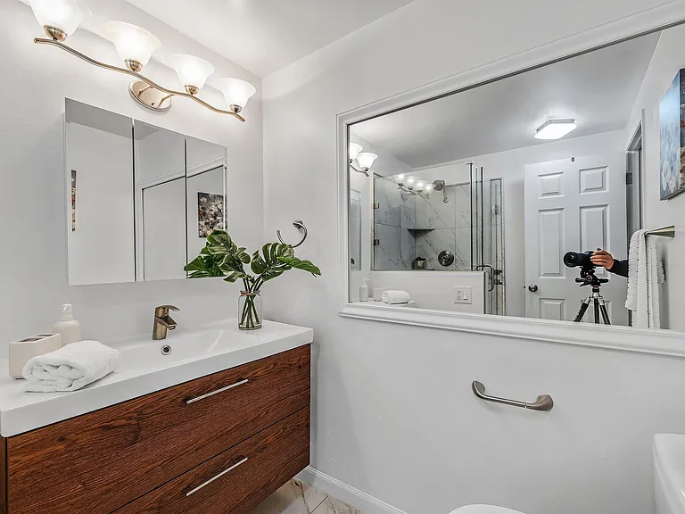 1120 Hollywood Ave #1 — Photo 13