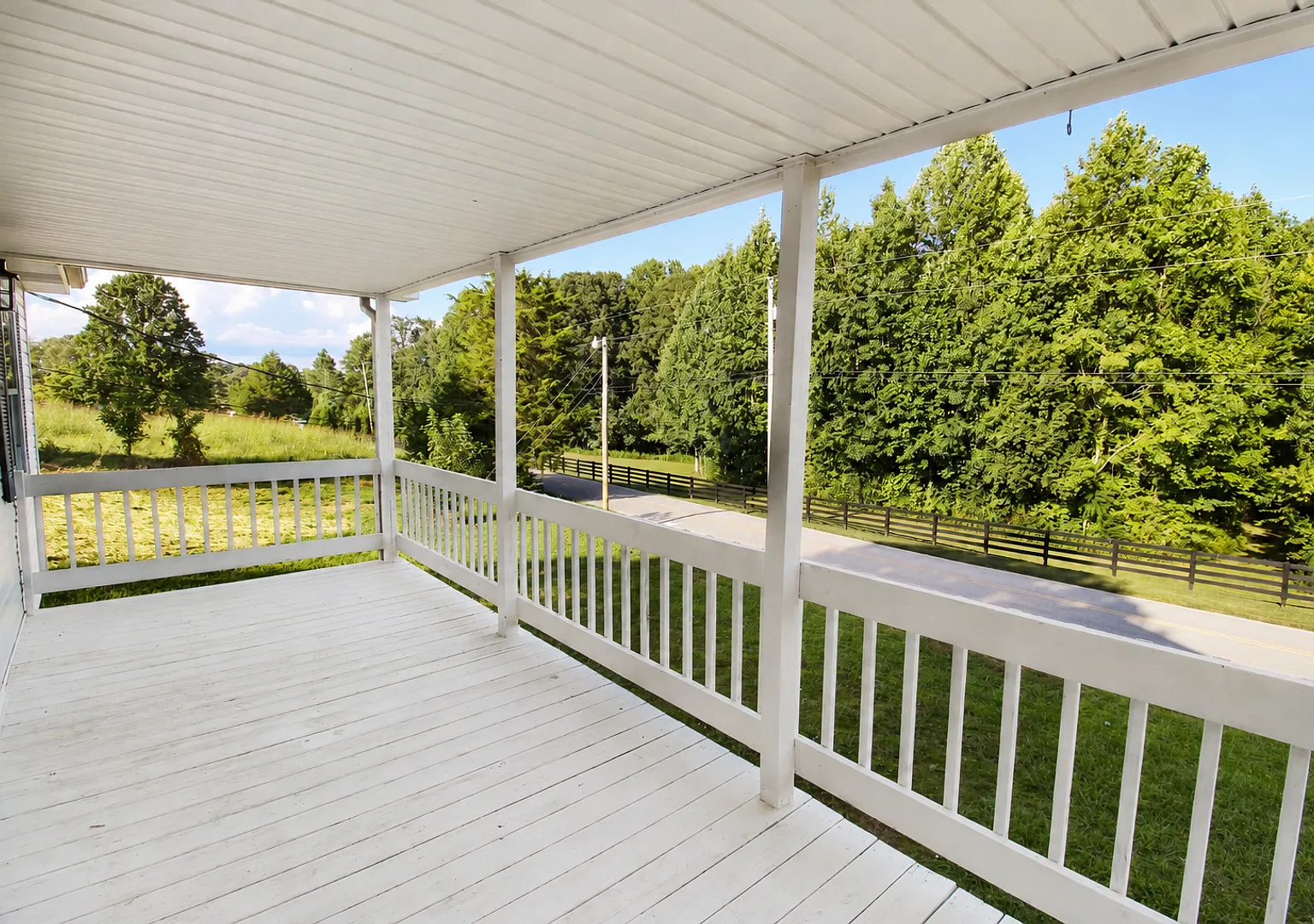3-Bedroom Pet-Friendly Home with Water and Washer/Dryer Included — Photo 2