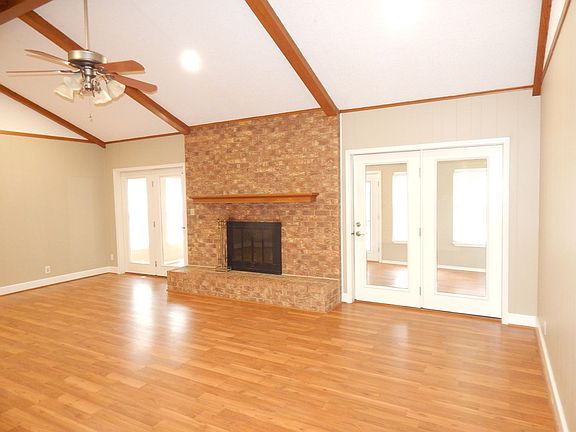 3rd image of 905 David Dr