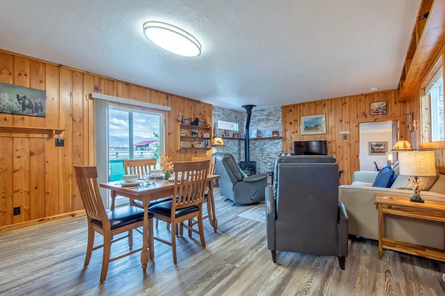 3 bed, 2.0 bath, 925 sqft, $4,666 — Photo 3
