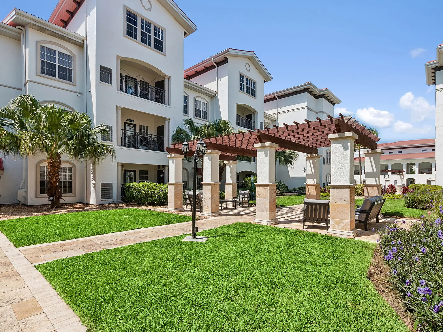 Casa Bella on Westshore — Photo 4