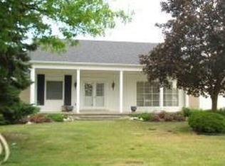 35253 Rockingham Dr, Sterling Heights, MI 48310