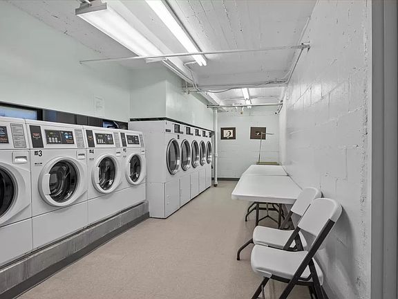 3rd image of 2515 Glenwood Rd APT 3J