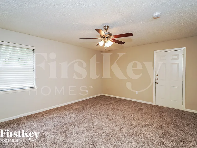2100 Cedar Ct — Photo 11