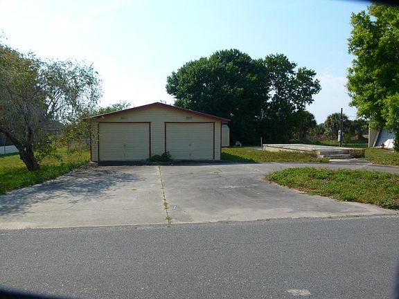 2nd image of 1366 Lake Dr