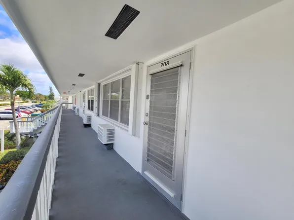 208 Berkshire J, West Palm Beach, FL 33417