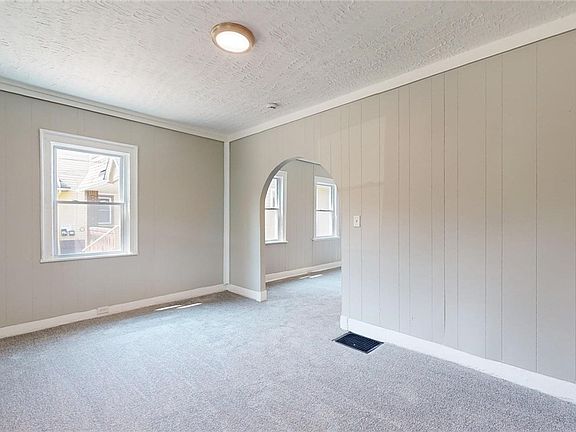 5th image of 3118 W 30th St