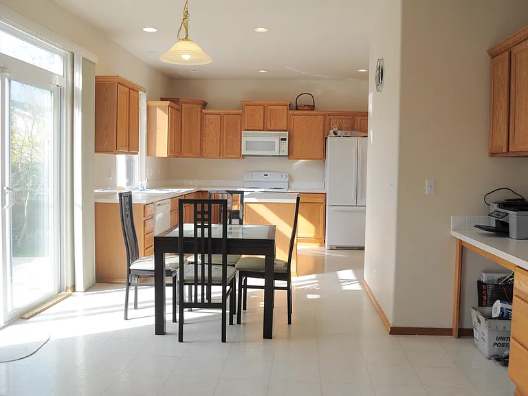 551 Quincy Ave NE — Photo 7