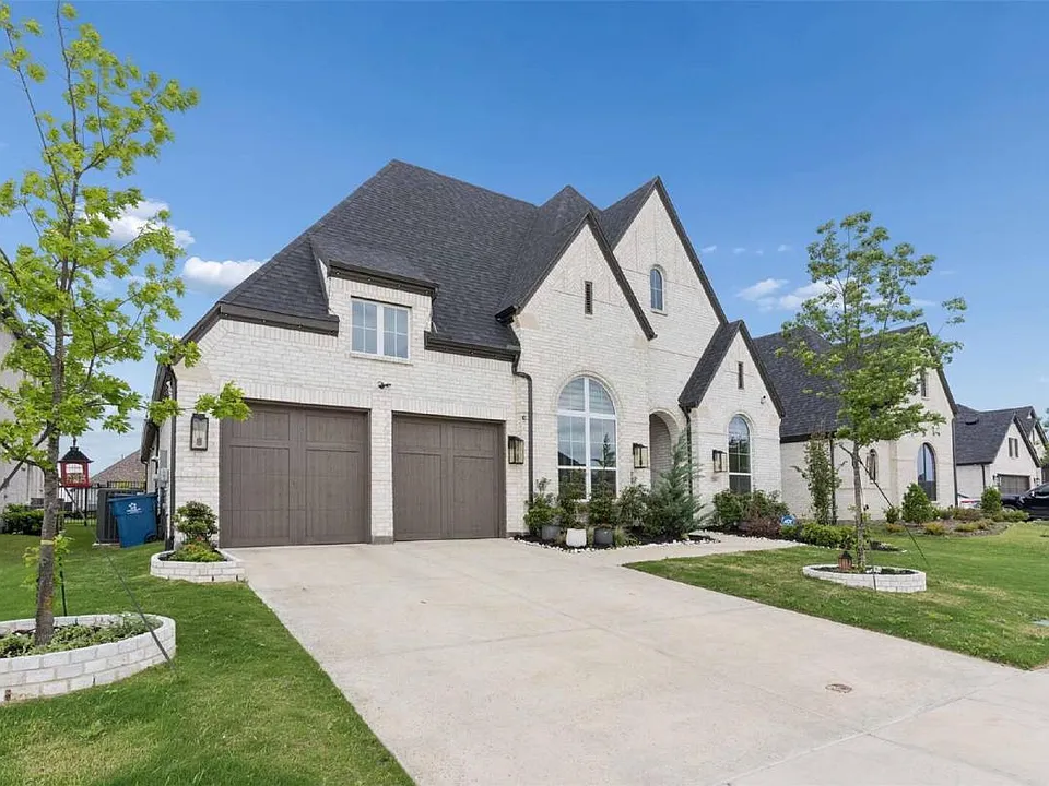 1939 W Apple Tree Ln