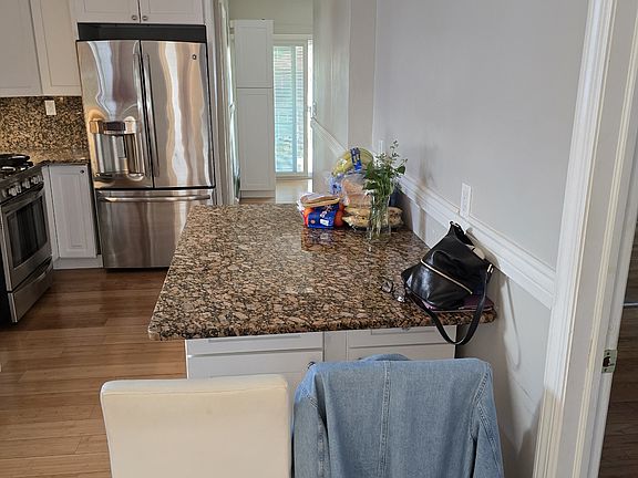 4th image of 124 Leonard Ave Floor 1