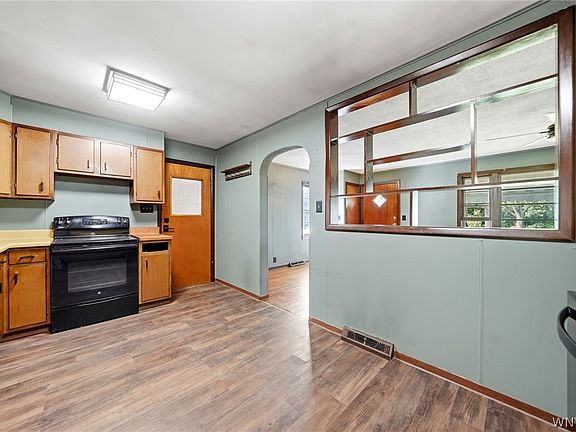 4th image of 1141 Bowen Rd