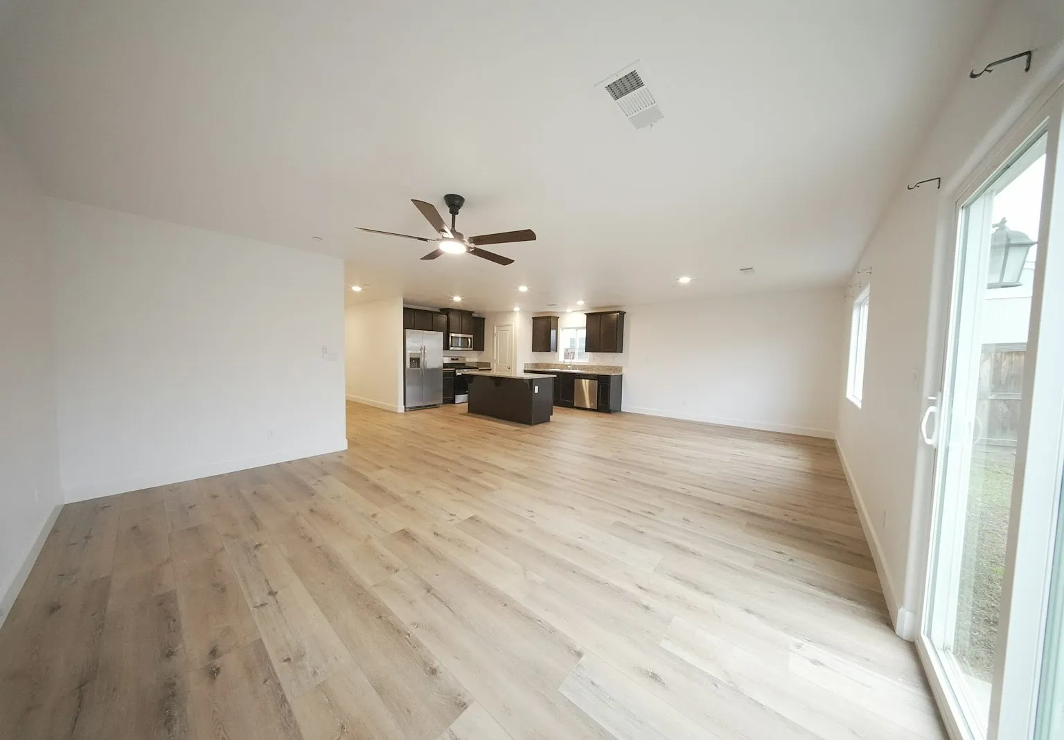 547 Virginia Ave — Photo 3