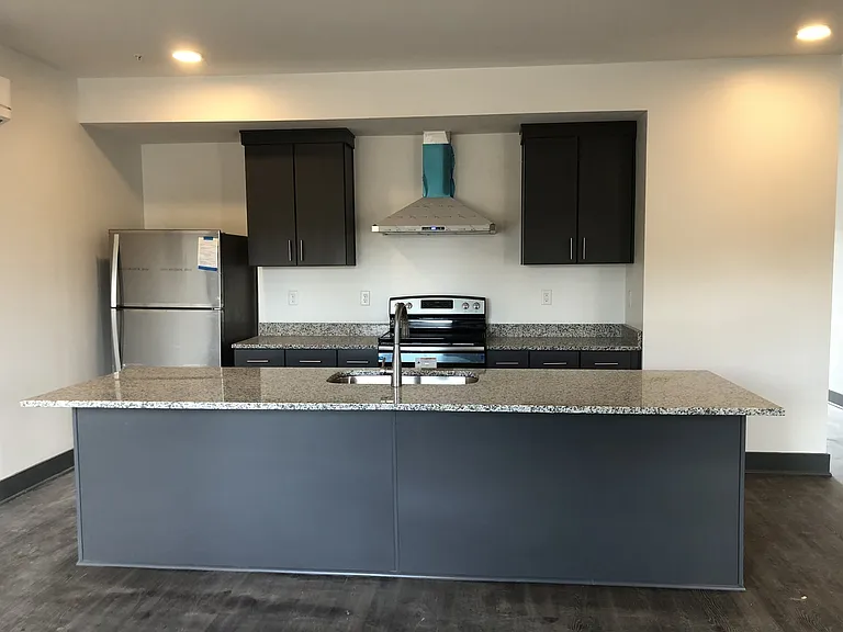 St. Thomas Flats — Photo 17
