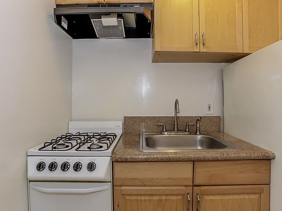 4th image of 230 S Del Mar Ave APT 04