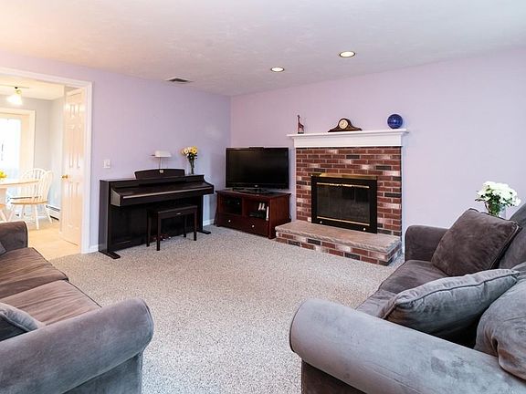 4th image of 5 Oakwood Ave