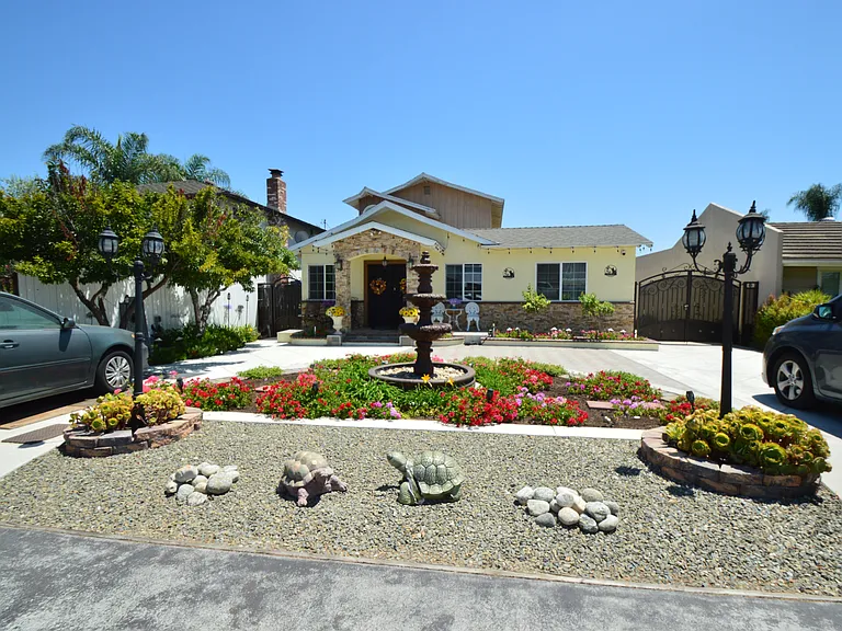 1310 W Fern Dr — Photo 2