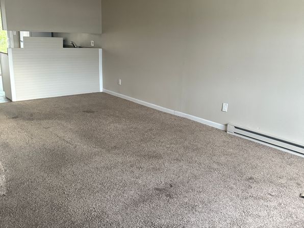 49 Royal Crest Dr APT B