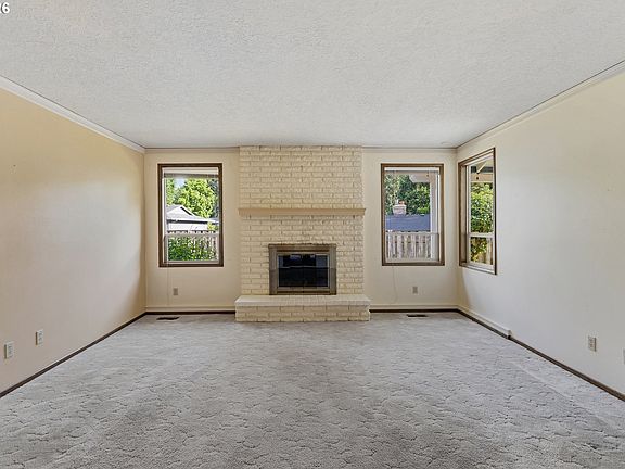5th image of 2571 Troy Ct