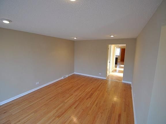 4th image of 5814 S Narragansett Ave