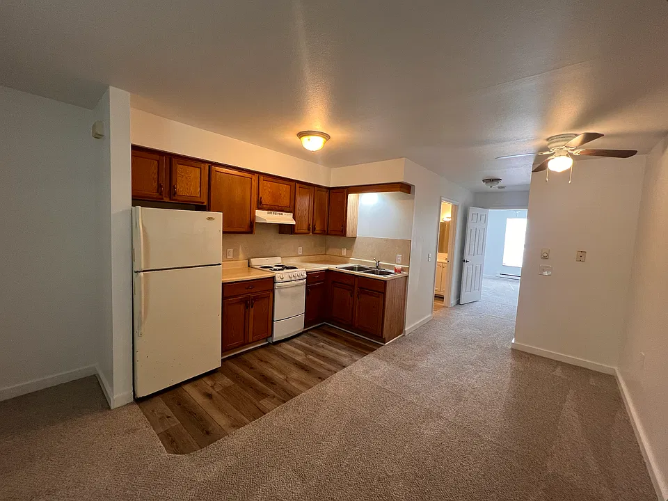 301 W Park St #4