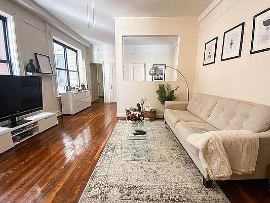 4th image of 140 W 79th St APT 10C