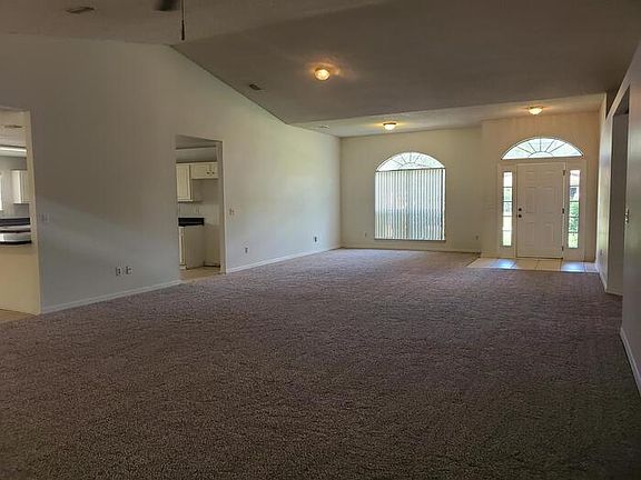 4th image of 26 Pine Croft Ln