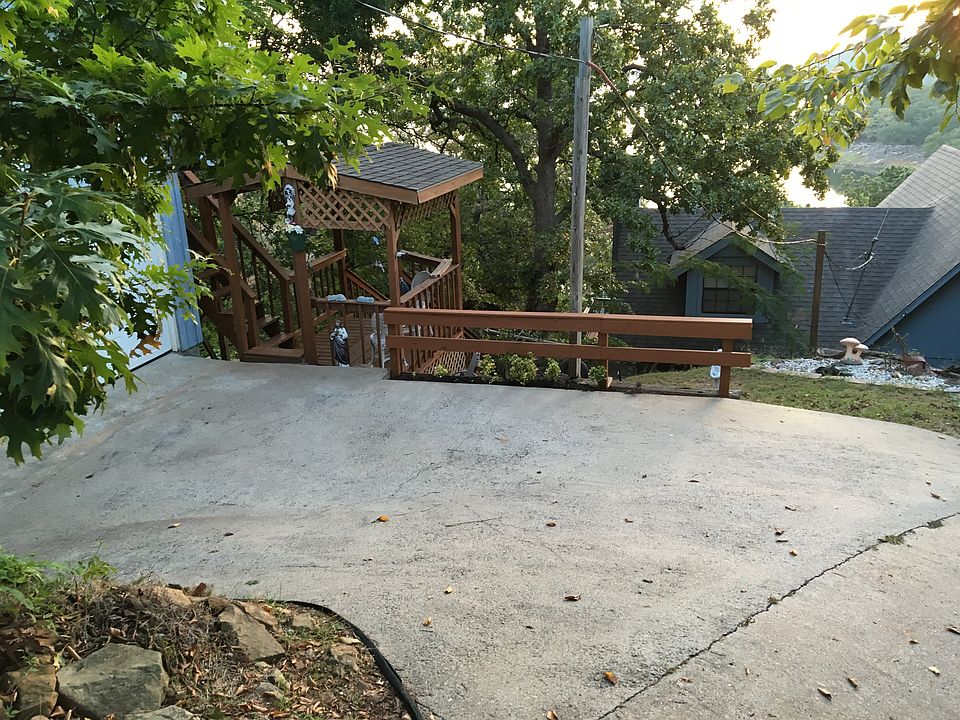 2nd image of 1669 N Lakeview Ave