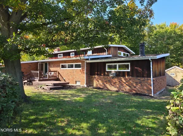6420 Hilltop Ln, Maumee, OH 43537