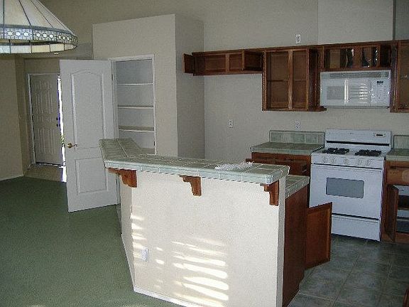 2nd image of 1150 E Hill Ct