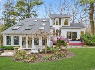 3 Redwood Dr, Dix Hills, NY 11746