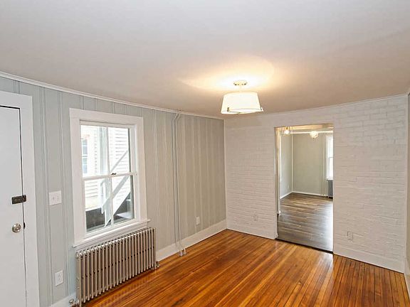 5th image of 62 Ash St