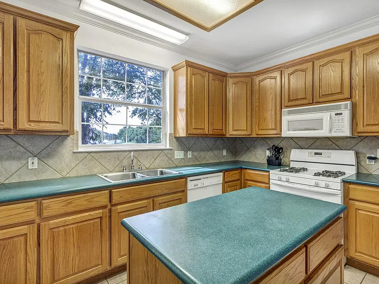 403 Maple Run — Photo 13