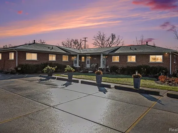 27036 Sandy Hill Ln APT 3, New Hudson, MI 48165