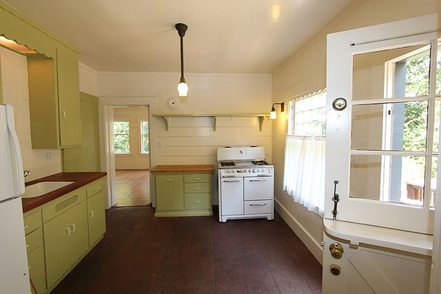 1st image of 695 Fairmount Ave #695B