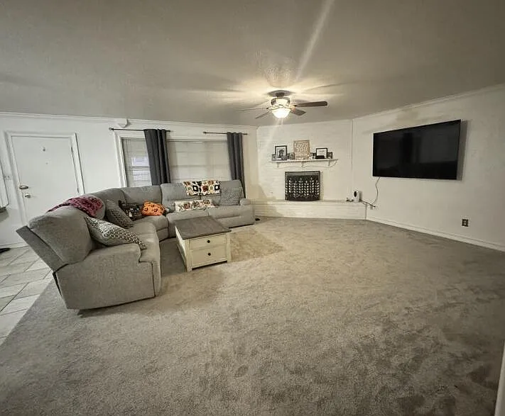 3 bed, 2.0 bath, 2616 sqft, $1,900 — Photo 3