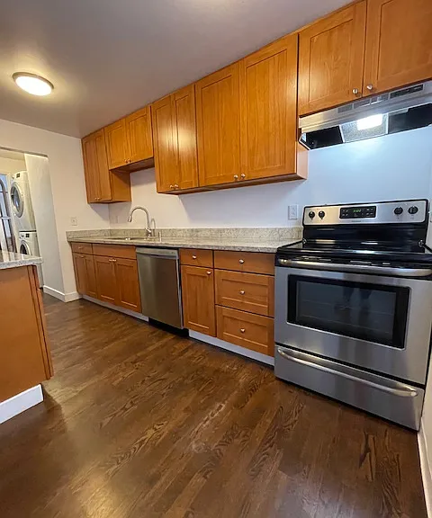 Brandon Court — Photo 3