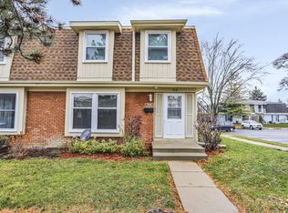 708 Huntly Ct, Schaumburg, IL 60194
