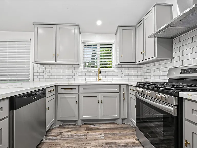 5803 Greencraig Dr — Photo 8