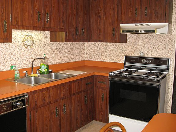 Large Eat-in Kitchen