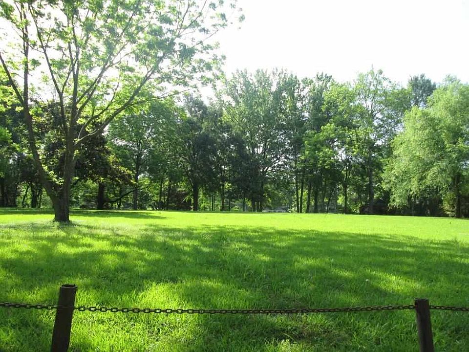 2nd image of 3210 Lake Desiard Dr