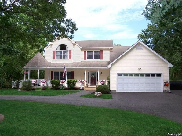 19 Wessel Lane, Medford, NY 11763