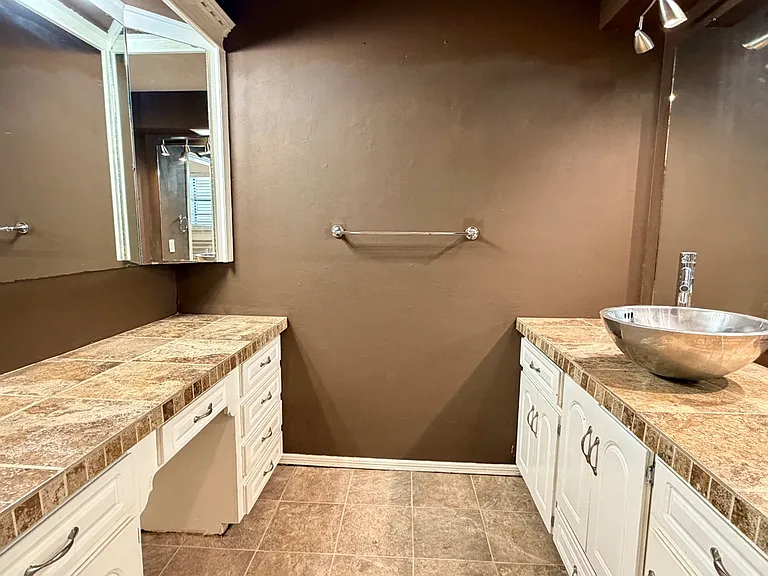 6612 Crow Cir — Photo 18
