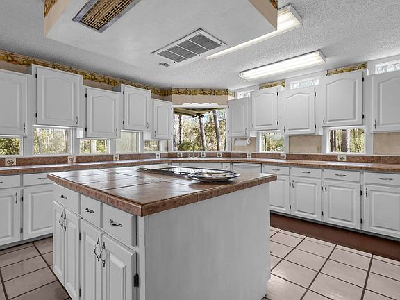4th image of 1921 SW Tomoka Ter