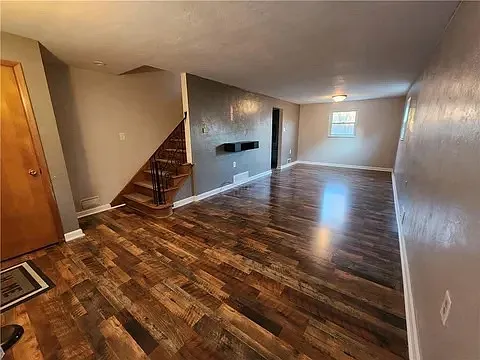 319 Overbrook Blvd — Photo 2