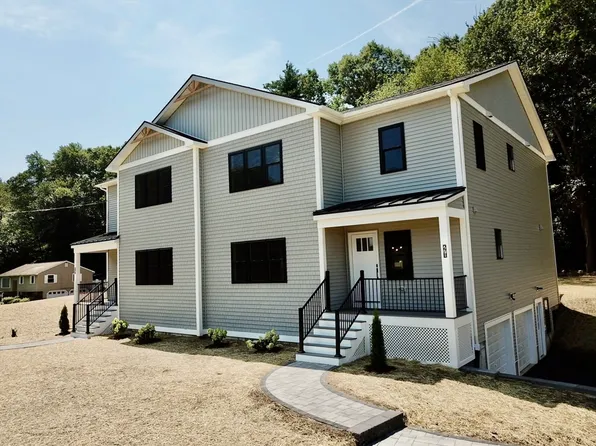 27 Rollins St #A, Groveland, MA 01834