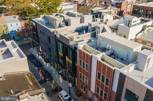 Building Photo - 1239 N Leithgow St