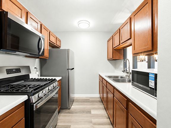4th image of 486 Seneca Ln