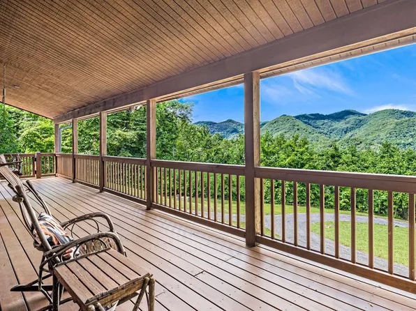 59 W Canoe Creek Dr, Tuckasegee, NC 28783