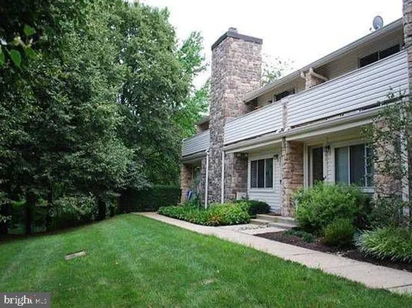 350 New Market Ct, Wayne, PA 19087