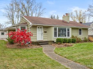 2238 Wilshire Dr SE, East Grand Rapids, MI